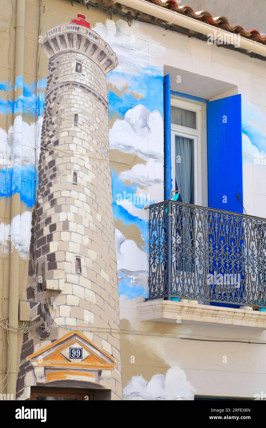 France, Hérault, Sète, Grande rue haute, Street art représentant un phare sur une façade Banque D'Images