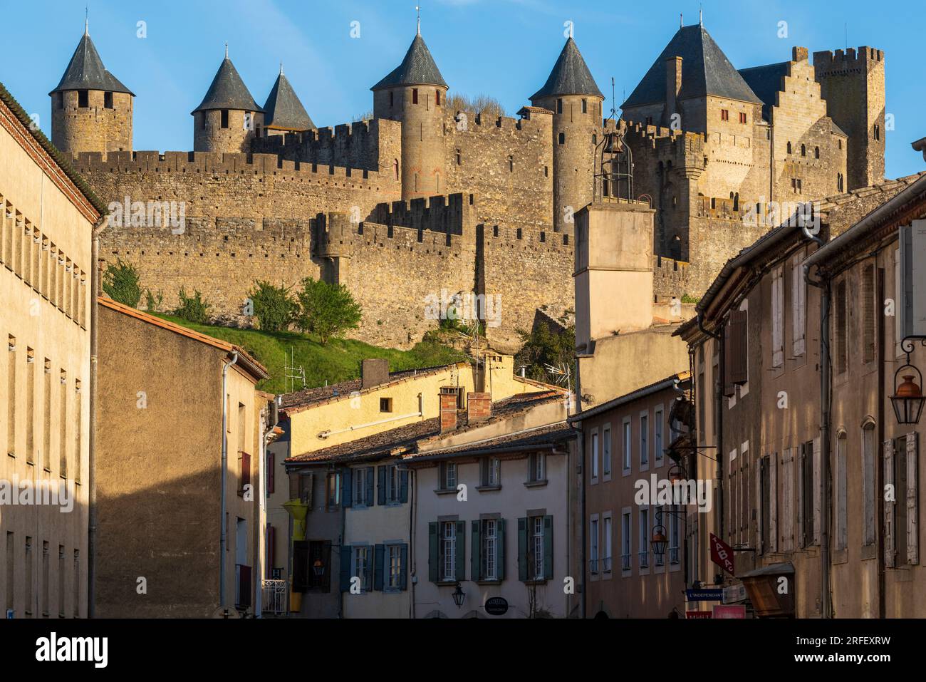 France, Aude, Carcassonne, cité médiévale classée au patrimoine mondial de l'UNESCO, les remparts de la ville Banque D'Images