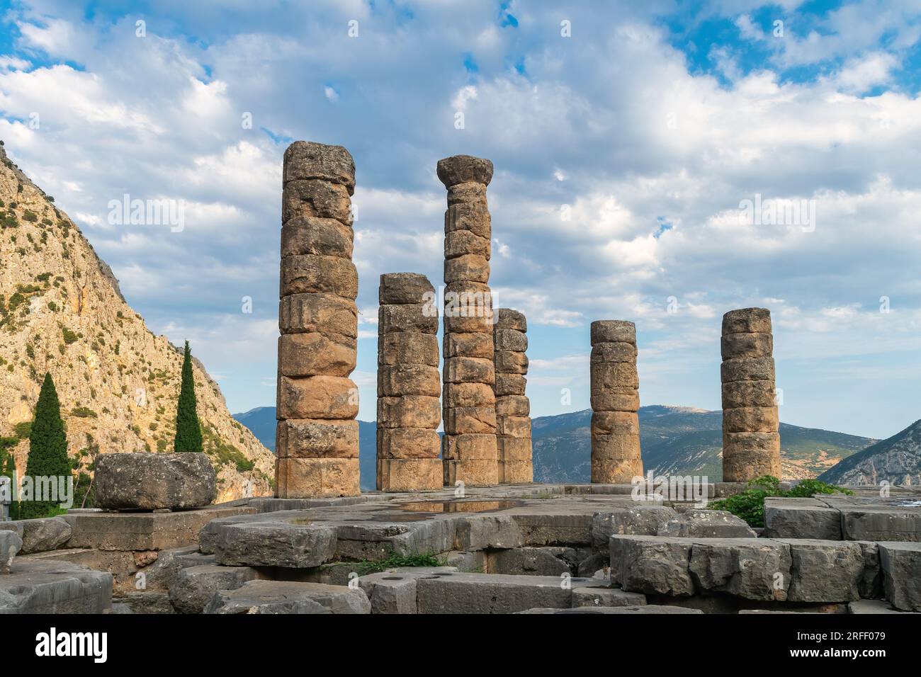 Temple d'Apollon à Delphes en Grèce. Une destination touristique célèbre. Banque D'Images