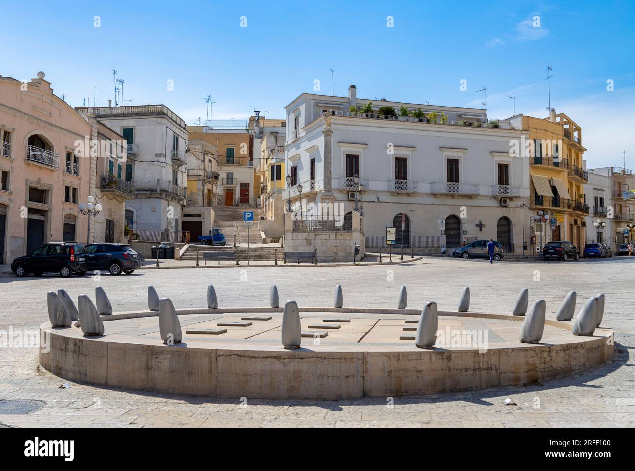 CANOSA DI PUGLIA, ITALIE, 7 JUILLET 2023 - vue de la place de la République dans le centre de la ville de Canosa di Puglia, province de Barletta-Andria-Trani, Apul Banque D'Images