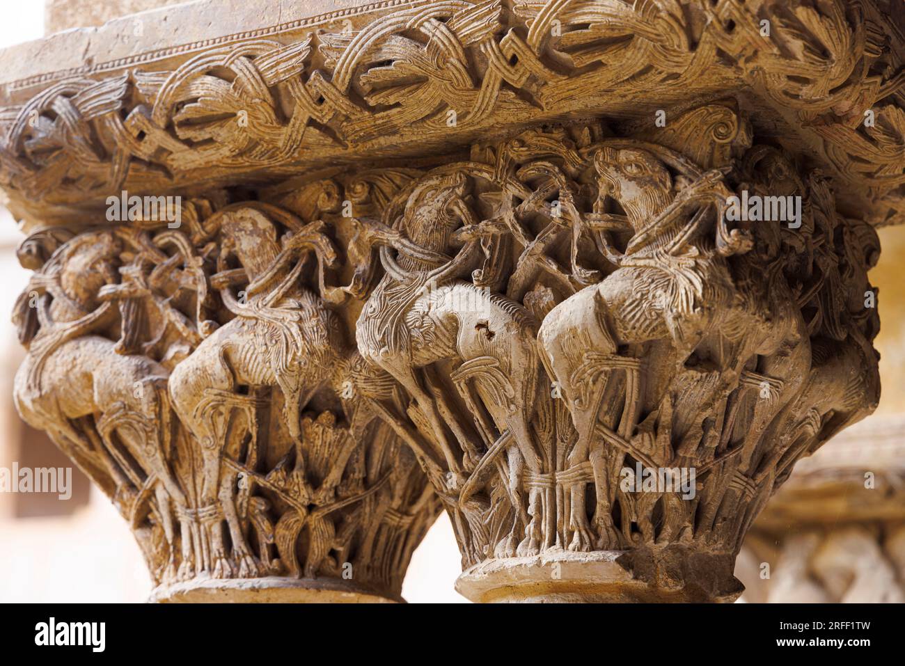 Espagne, Castille et Léon, Santo Domingo de silos, cloître du monastère, sculptures d'une capitale de pilier Banque D'Images