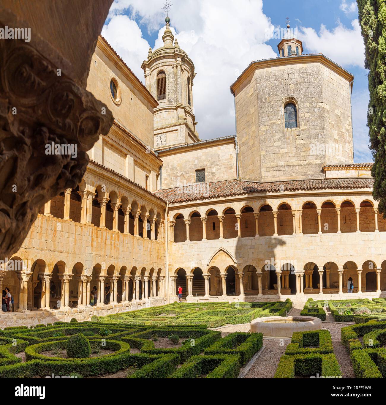 Espagne, Castille-et-Léon, Santo Domingo de silos, cloître du monastère Banque D'Images