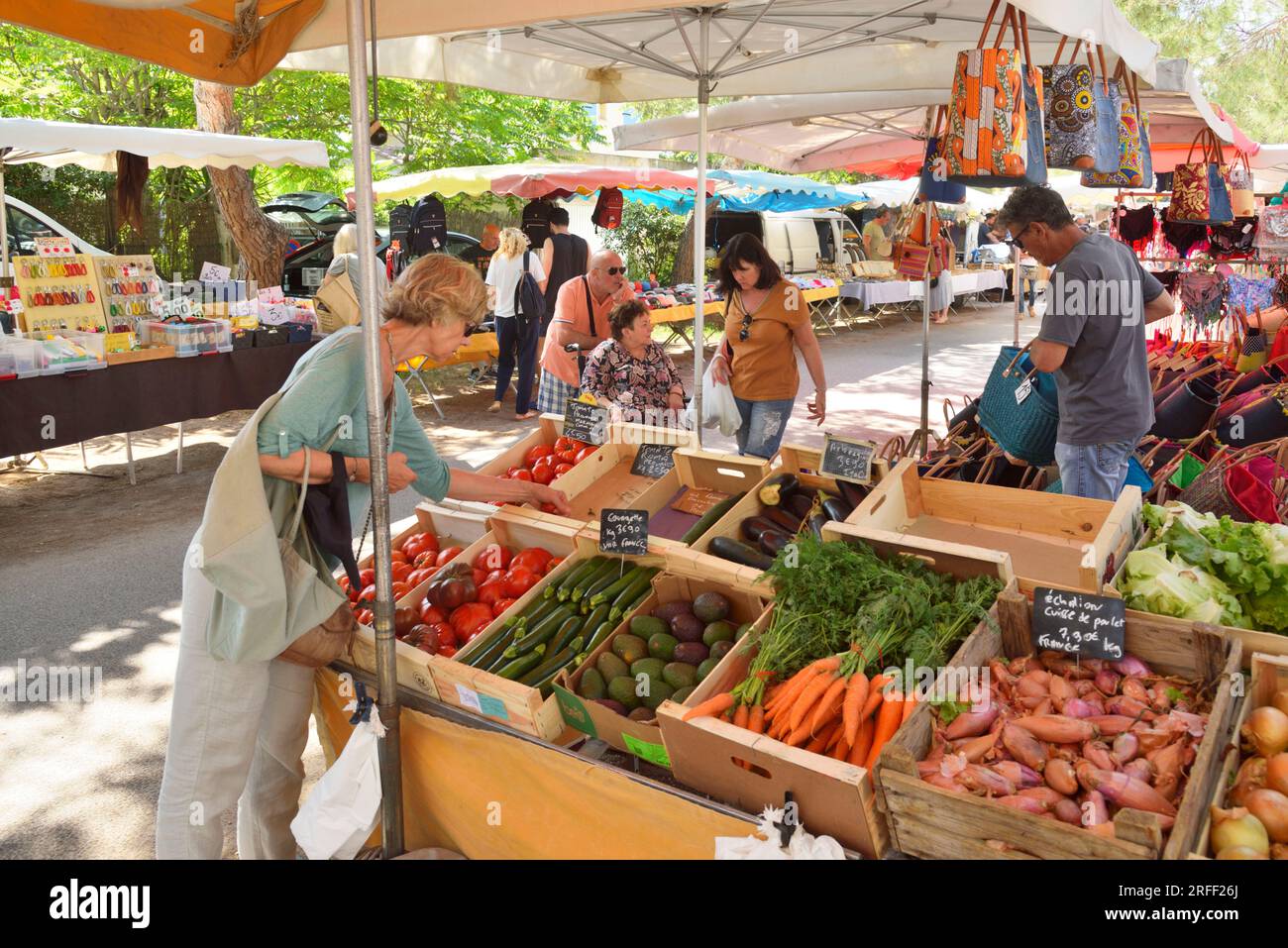 France, Var, Hyères, presqu'île de Giens, village de la capte, le marché du village Banque D'Images