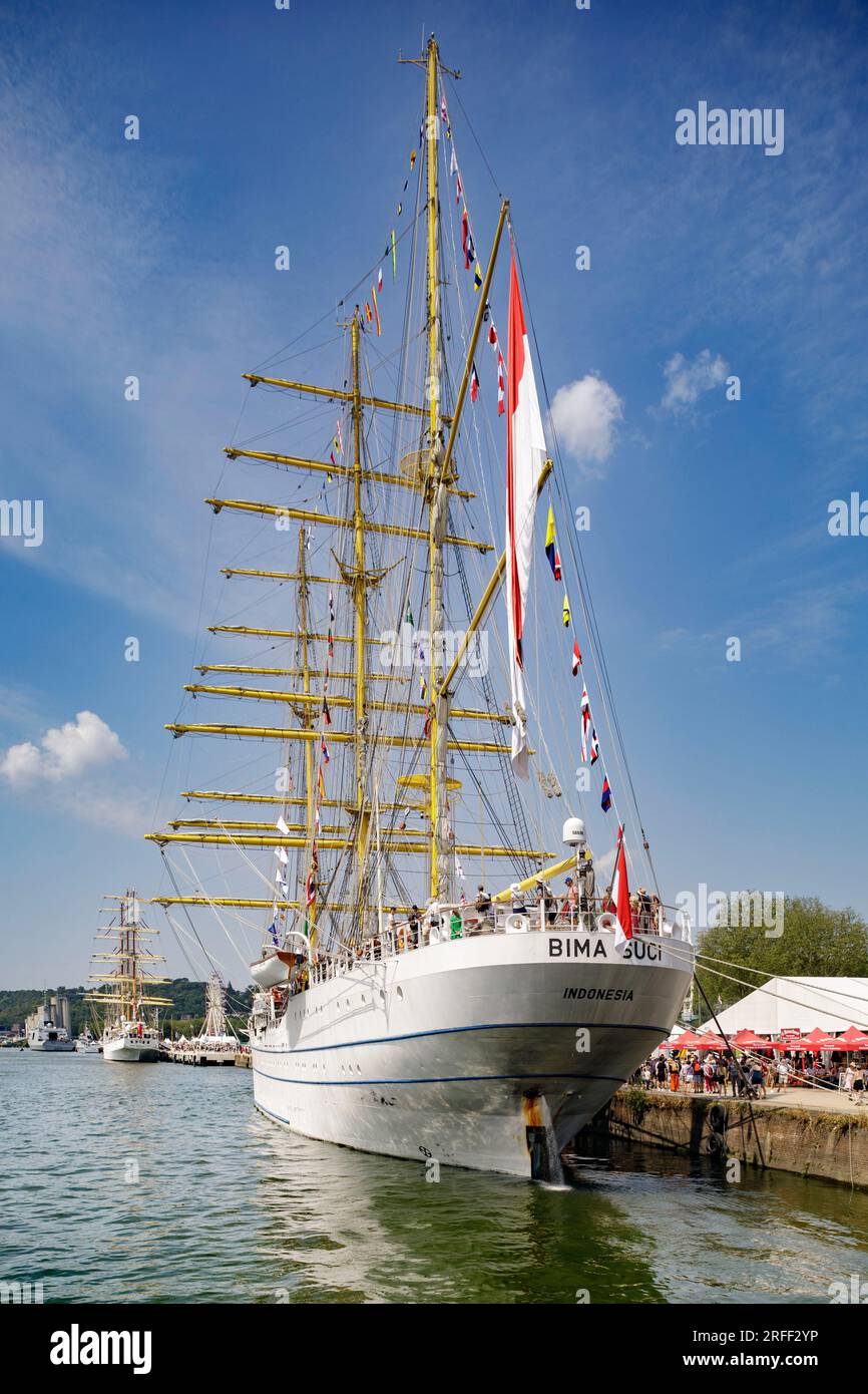 France, Seine-Maritime, Rouen, Armada 2023, grand voilier indonésien Bima Suci, lors d'une croisière fluviale, vue depuis la Seine Banque D'Images