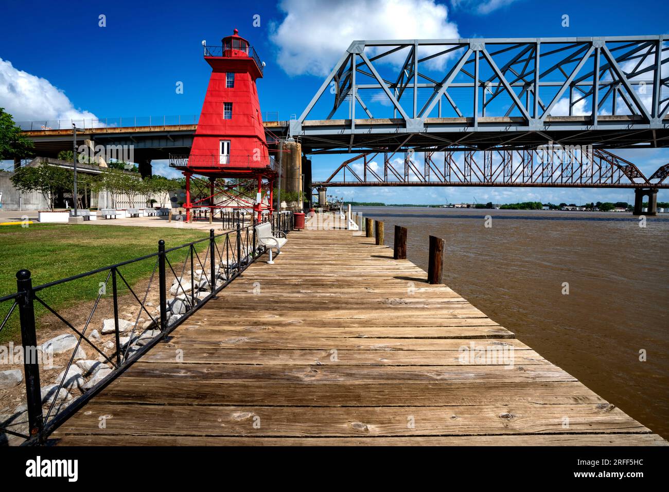 États-Unis, Louisiane, Berwick, le phare sur la rivière Atchafalaya Banque D'Images