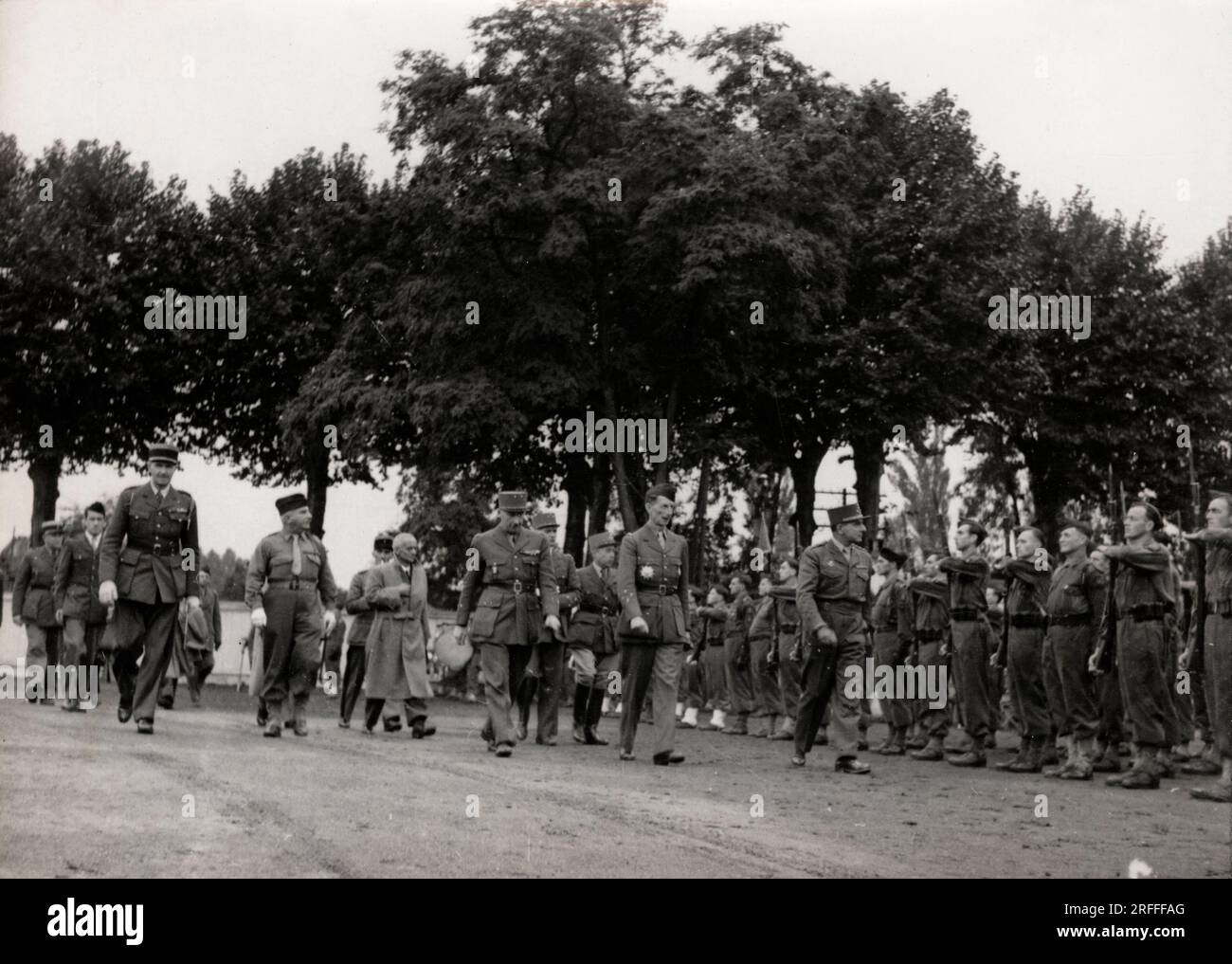 Coupe d'athlétisme de l'armée française sous la présidence du General Jean de Lattre de Tassigny (1889-1952) a Strasbourg (France) - Photographie, 23091945 Banque D'Images