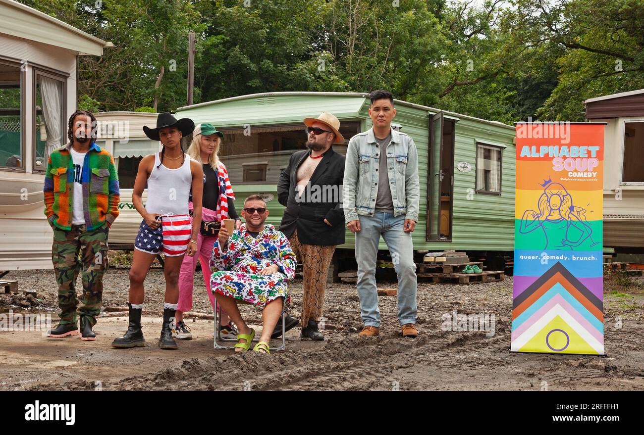 Barnton Bunker, Édimbourg, Écosse, Royaume-Uni. 3 août 2023. Village de Lgbtqia+ créé dans un bunker nucléaire secret pour battre la crise de l'hébergement d'Édimbourg. Dans le but de battre la flambée du coût de l’hébergement au Festival Fringe d’Édimbourg cette année, la compagnie de SOUPE ALPHABET installe son camp dans un bunker nucléaire désaffecté en bordure de la ville. Barnton Bunker, qui est situé à seulement huit miles du centre, construit en 1944 et, en 1951, a été commandé comme abri de la guerre froide pour le gouvernement britannique. Performez tous les jours du 4 au 27 août à la Shanghai Night du monde Hotel.CreditAWhite/alamy Live news Banque D'Images