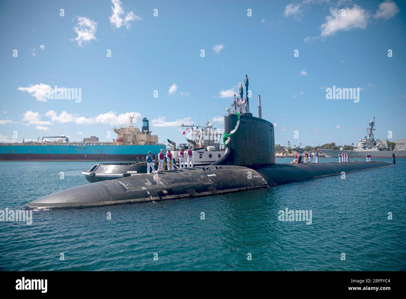Le sous-marin USS Vermont (SSN 792) arrive à son nouveau port d'attache de la base conjointe Pearl Harbor-Hickam, le 27 juillet 2023. ÉTATS-UNIS Photo marine de Chris Williamson Banque D'Images