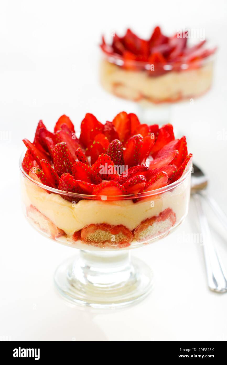 dessert tiramisu fraise dans un verre Banque D'Images