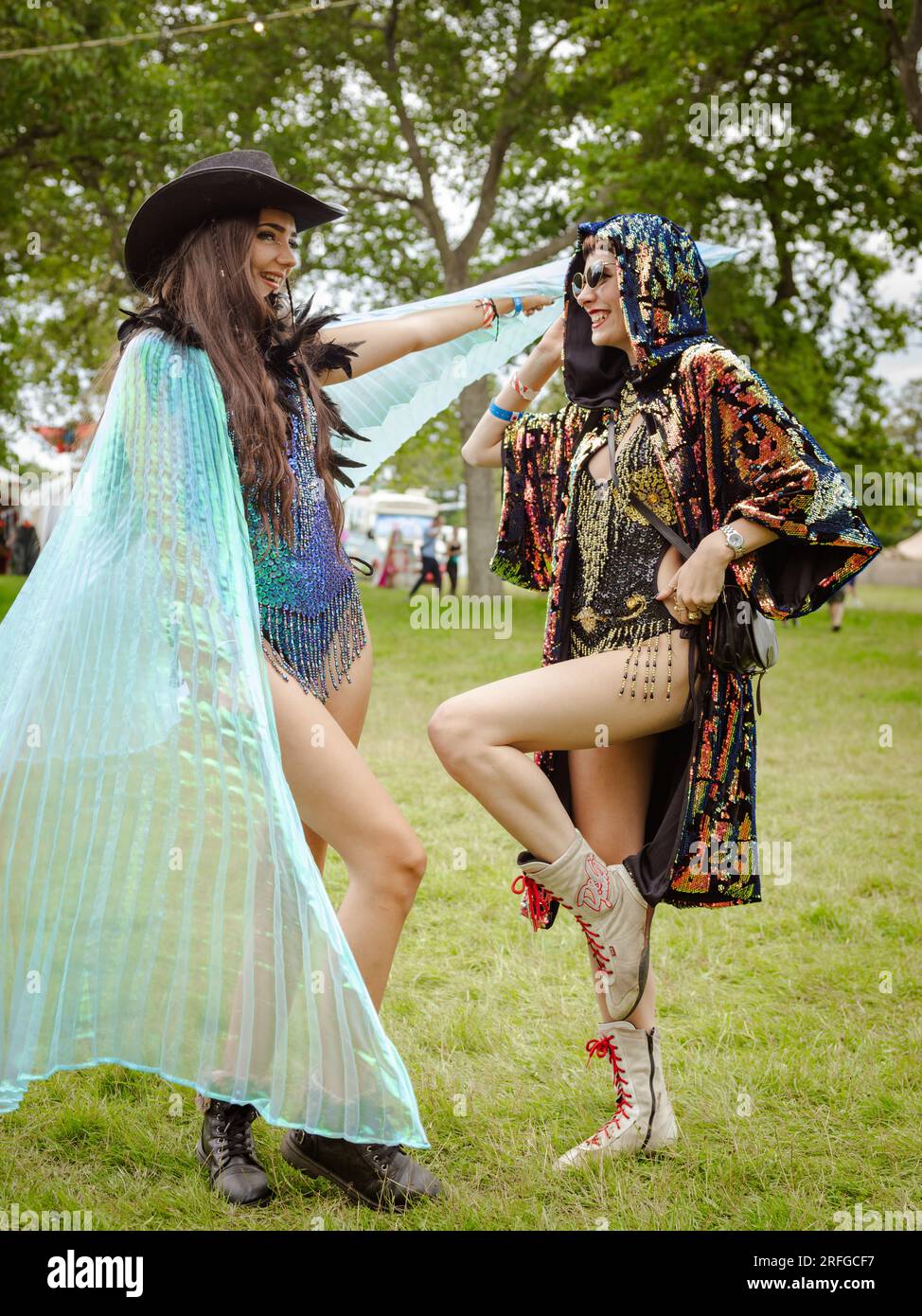 Wilderness Festival, Charlbury, Royaume-Uni. 3 août 2023. Revellers habillés et prêts pour le festival de quatre jours qui célèbre l'art, la culture et la musique. Crédit : Andrew Walmsley/Alamy Live News Banque D'Images