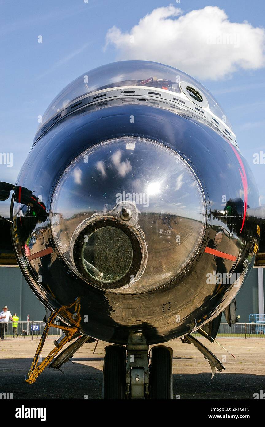 English Electric Canberra B2/6 Classic jet plane WK163, G-BVWC, IWM Duxford, Royaume-Uni. Vitrage de nez Banque D'Images