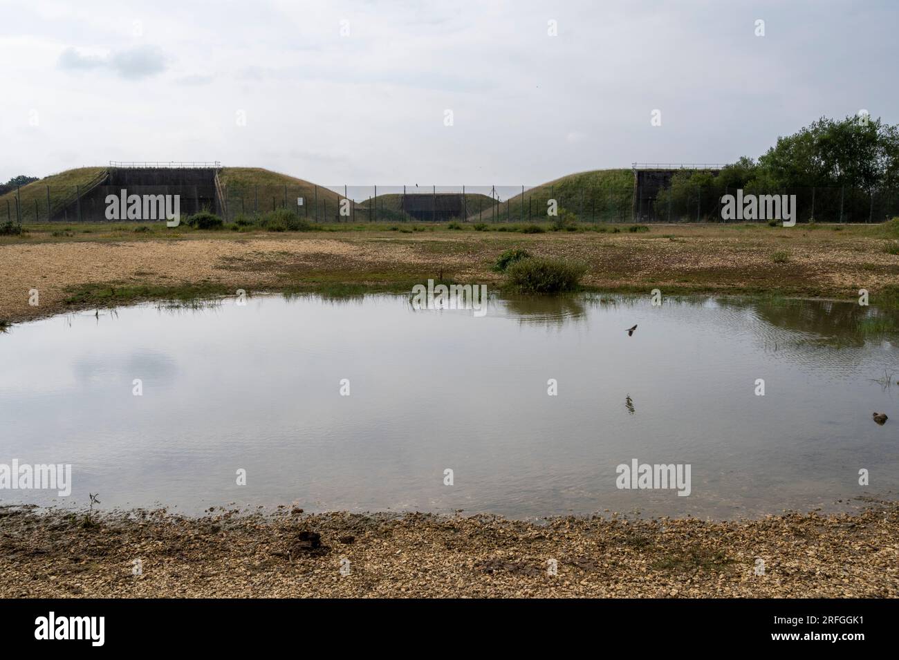 Silos abandonnés pour missiles de croisière sur Greenham Common, Royaume-Uni, anciennement une base nucléaire de l'USAF. Le commun est maintenant une réserve naturelle. Banque D'Images