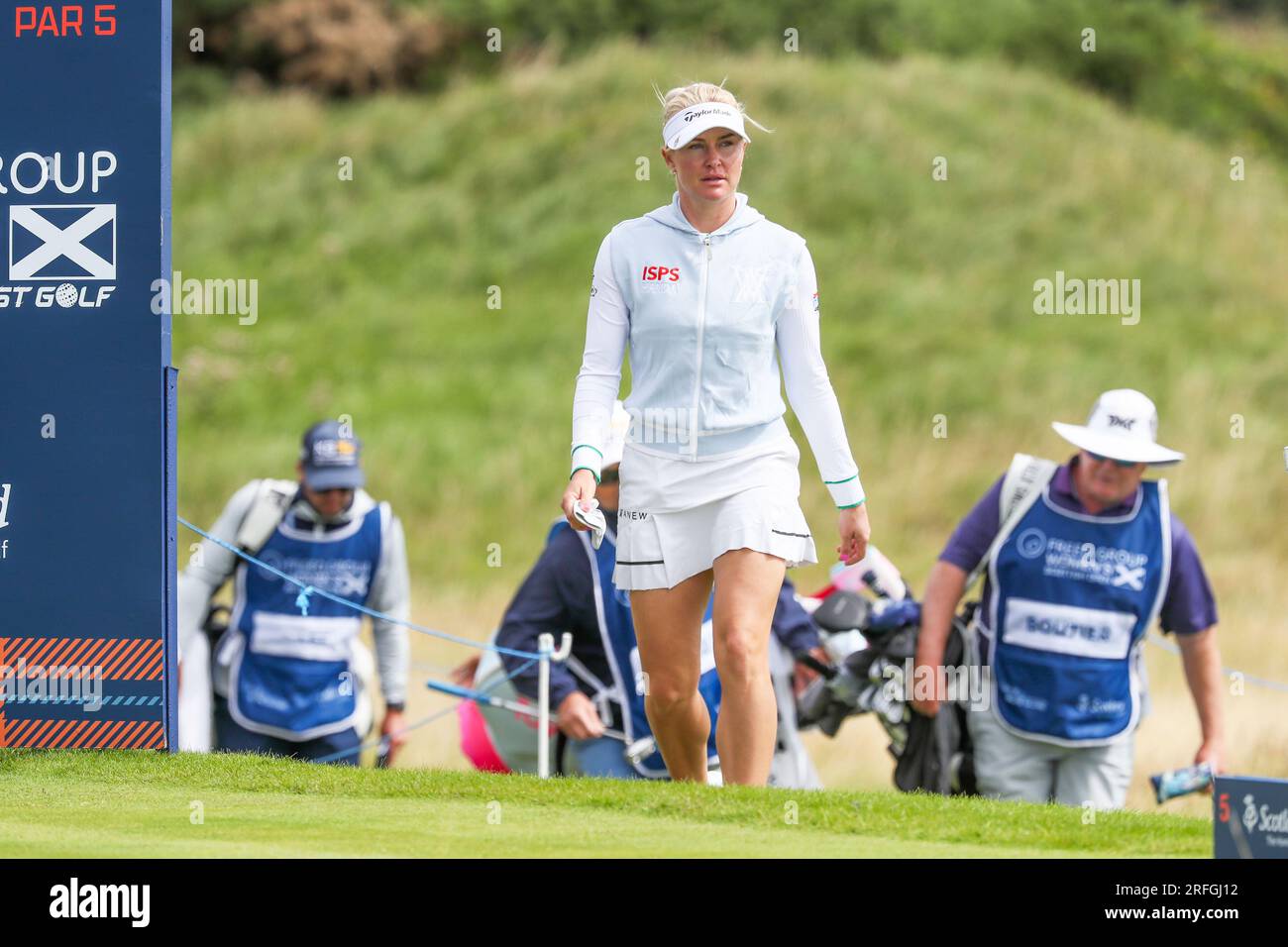 Irvine, Royaume-Uni. 03 août 2023. Un jour 1 du tournoi Women's Scottish Open de golf, un terrain international de 145 compétiteurs a commencé à se lancer au Dundonald Links Golf course, près d'Irvine, Ayrshire Scotland, Royaume-Uni. La compétition, sur 4 jours est pour un sac à main de 3 000 000 $ et la coupe après le deuxième tour sera pour le top 65 et cravates. Charlie Hull d'Angleterre marchant sur le 5e tee. Crédit : Findlay/Alamy Live News Banque D'Images