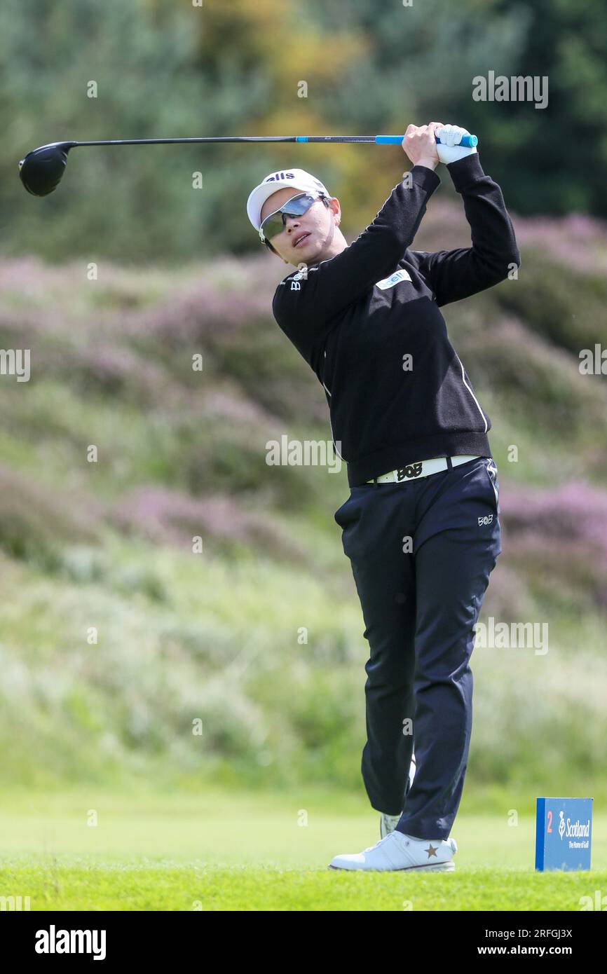 Irvine, Royaume-Uni. 03 août 2023. Un jour 1 du tournoi Women's Scottish Open de golf, un terrain international de 145 compétiteurs a commencé à se lancer au Dundonald Links Golf course, près d'Irvine, Ayrshire Scotland, Royaume-Uni. La compétition, sur 4 jours est pour un sac à main de 3 000 000 $ et la coupe après le deuxième tour sera pour le top 65 et cravates. Eun-hee Ji sur le deuxième tee. Crédit : Findlay/Alamy Live News Banque D'Images