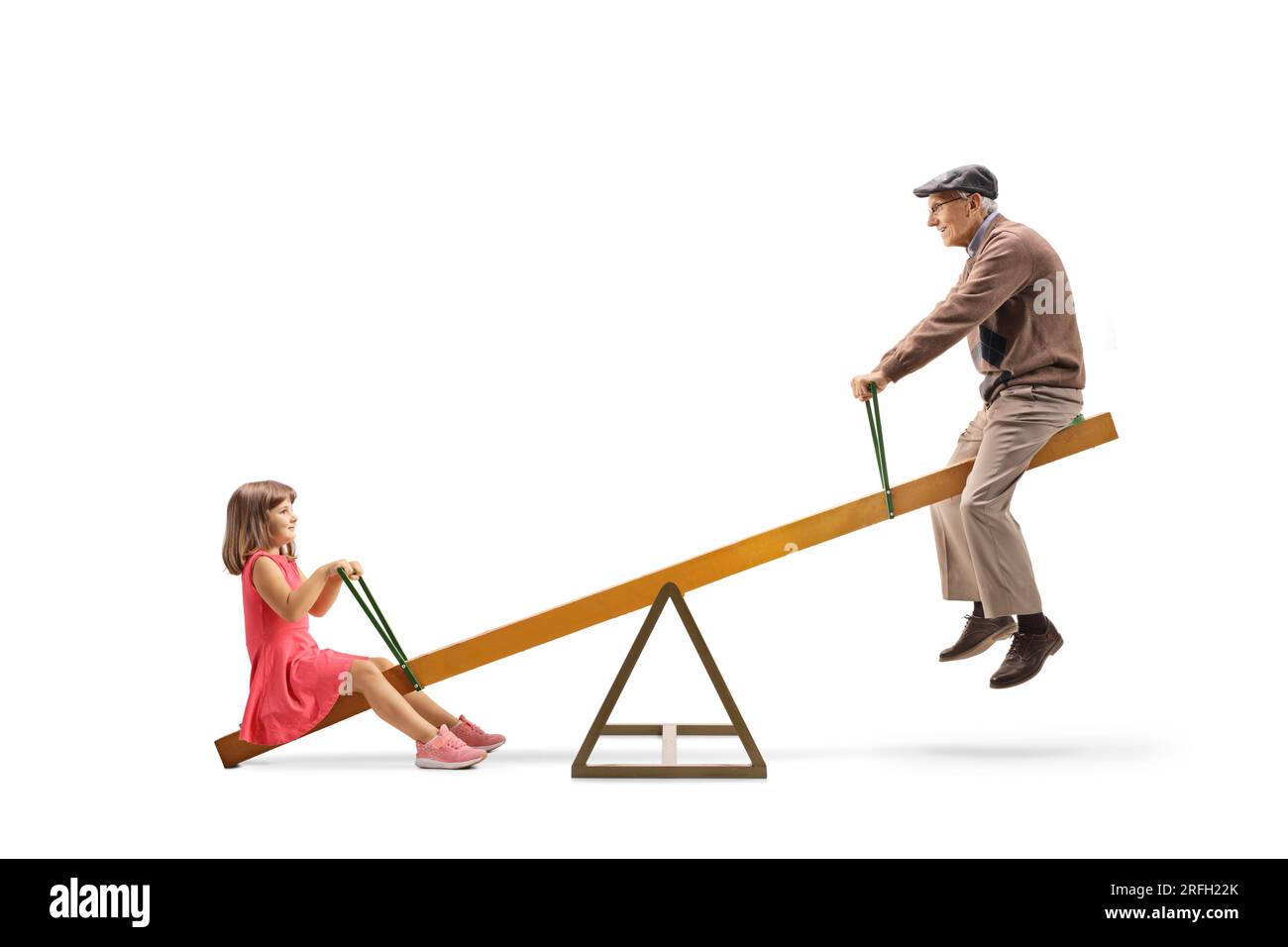 Petite fille jouant sur une balançoire avec son grand-père isolé sur fond blanc Banque D'Images
