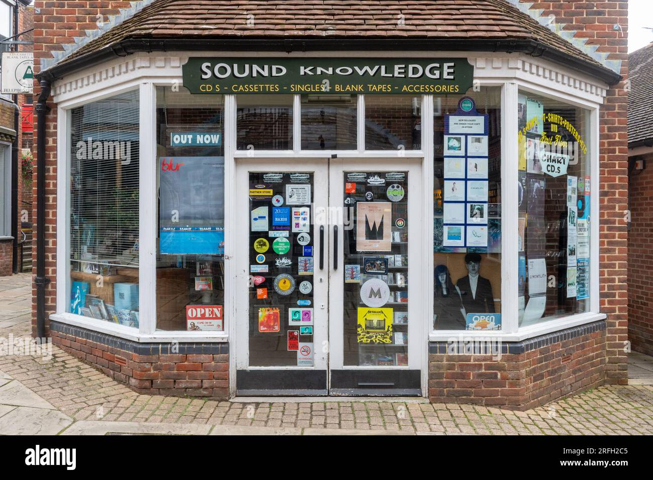 Sound Knowledge shop qui vend de vieux CDS rétro, cassettes, disques vinyles, à Marlborough, Wiltshire, Angleterre, Royaume-Uni Banque D'Images