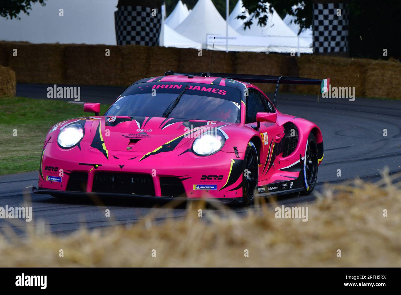 Rachel Frey, Porsche 911 RSR-19, Iron Dames, le Mans 24 heures 2023, 75 ans de Porsche, 60 ans de la 911, avec sa forme iconique la 911 a partic Banque D'Images