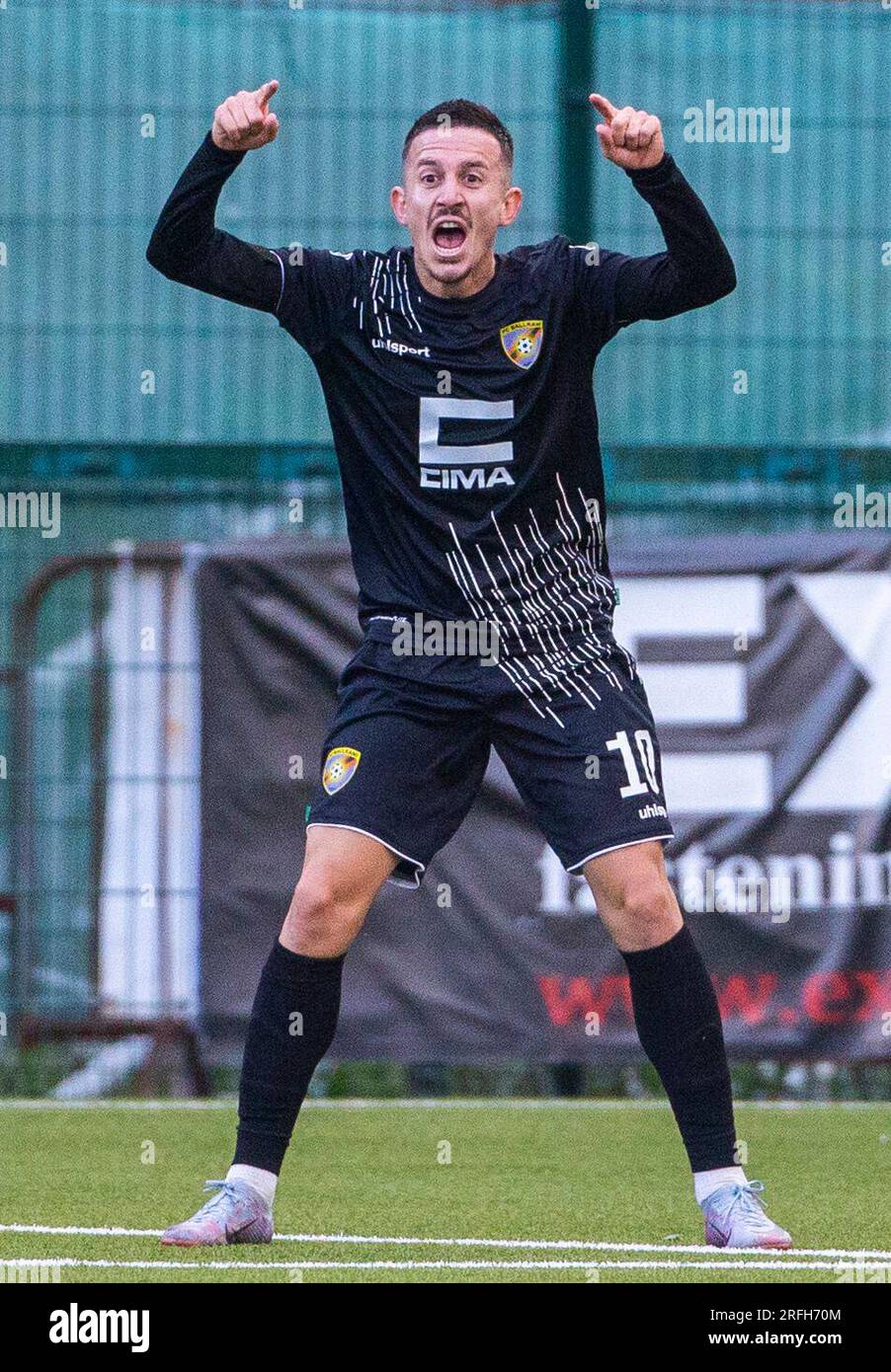 Nazmi Gripshi, du FC Ballkani, célèbre avoir marqué le deuxième but de son équipe lors du deuxième tour de qualification de l'UEFA Europa Conference League, match de deuxième étape au Solitude Stadium, Belfast. Date de la photo : jeudi 3 août 2023. Banque D'Images