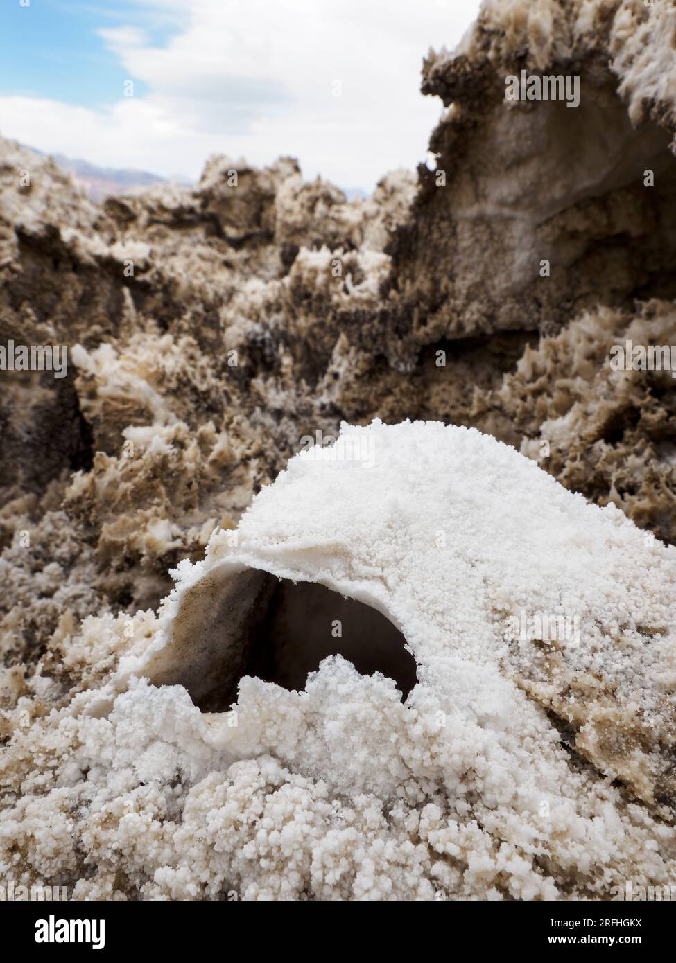 Le Devil's Golf course, un grand bac à sel rempli de cristal de halite, parc national de Death Valley, Californie, États-Unis. Banque D'Images