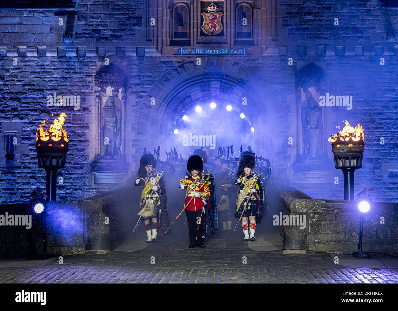 Édimbourg, Royaume-Uni. 03 août 2023 photo : fanfare d'ouverture du Royal Edinburgh Military Tattoo de 2023. Le Royal Edinburgh Military Tattoo de 2023 se déroule sur l'esplanade du château d'Édimbourg avec le thème des histoires. Crédit : Rich Dyson/Alamy Live News Banque D'Images