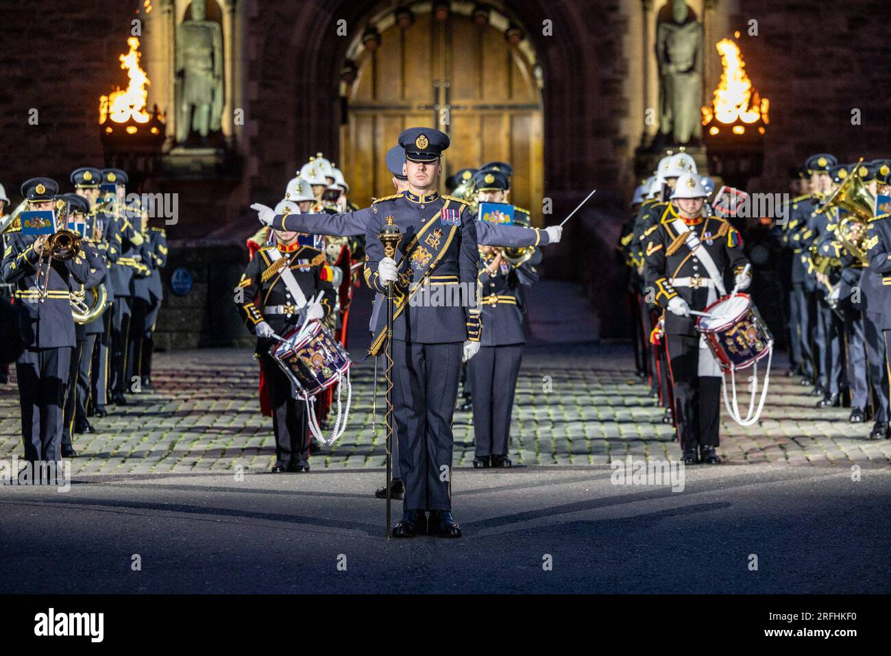 Édimbourg, Royaume-Uni. 03 août 2023 photo : fanfare d'ouverture du Royal Edinburgh Military Tattoo de 2023. Le Royal Edinburgh Military Tattoo de 2023 se déroule sur l'esplanade du château d'Édimbourg avec le thème des histoires. Crédit : Rich Dyson/Alamy Live News Banque D'Images