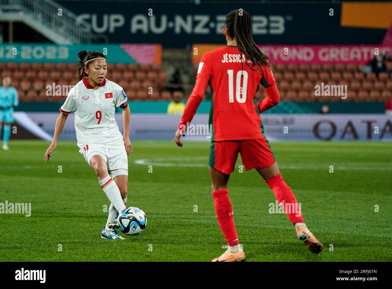 Hamilton, Nouvelle-Zélande. 27 juillet 2023. Coupe du monde féminine de la FIFA 2023 Groupe E - Portugal vs Vietnam. Le capitaine Huynh Nhu du Vietnam passe le ballon. DAT DO/Alamy Live News. Banque D'Images