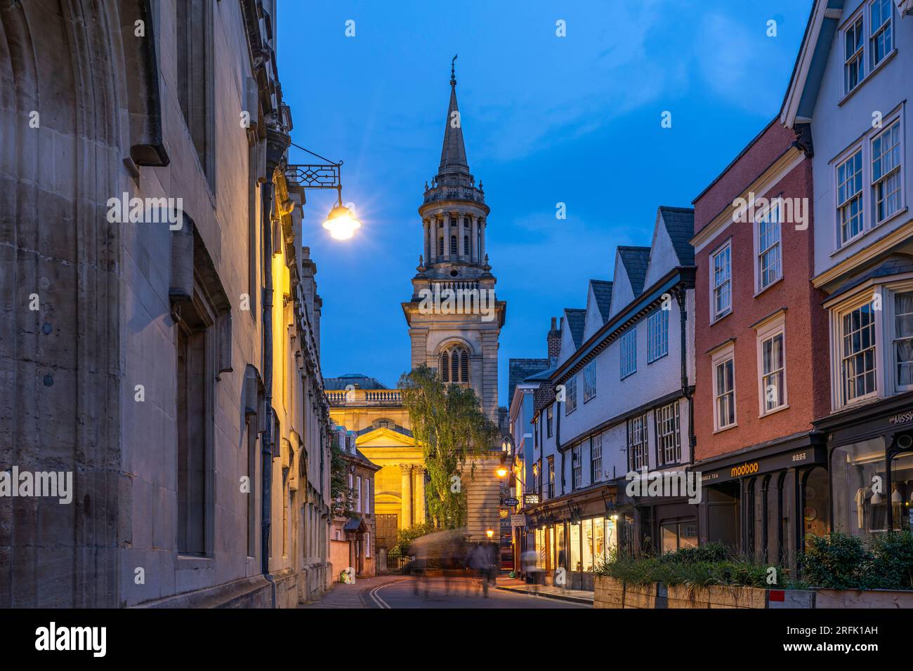 Turl Street und die ehemalige anglikanische Kirche All Saints Church in der Abneddämmerung, Oxford, Oxfordshire, Angleterre, Großbritannien, Europe | T Banque D'Images