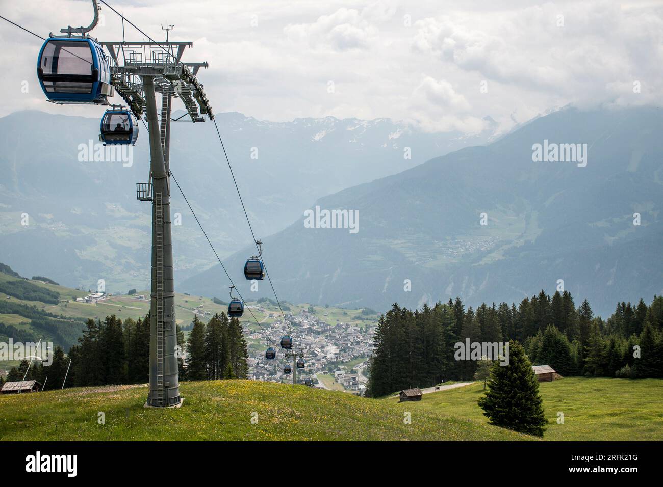 Serfaus, Tyrol, Autriche ascenseur alpin vélo de montagne vélo de montagne  Bikepark descente Photo Stock - Alamy