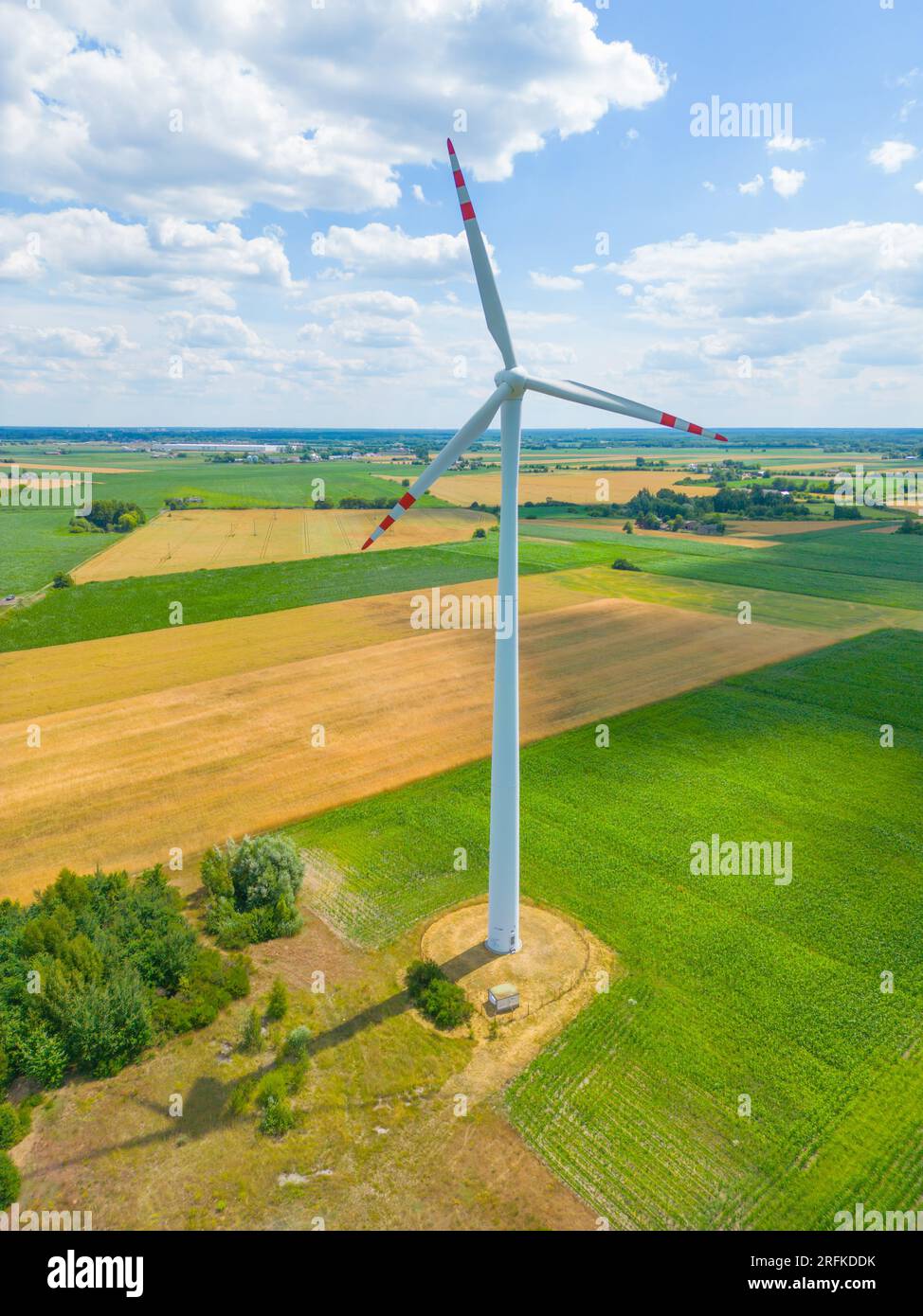 Vue aérienne d'un puissant parc éolien pour la production d'énergie Banque D'Images Vue aérienne d'un puissant parc éolien pour la production d'énergie Banque D'Images