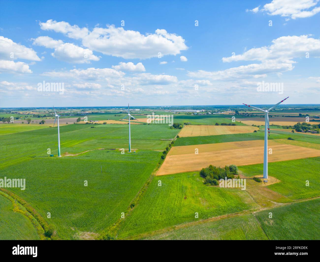 Vue aérienne d'un puissant parc éolien pour la production d'énergie Banque D'Images Vue aérienne d'un puissant parc éolien pour la production d'énergie Banque D'Images
