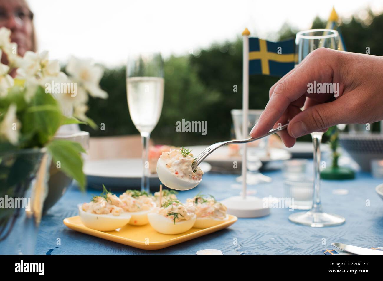 Suédois skagenröra à une fête du milieu de l'été en Suède Banque D'Images