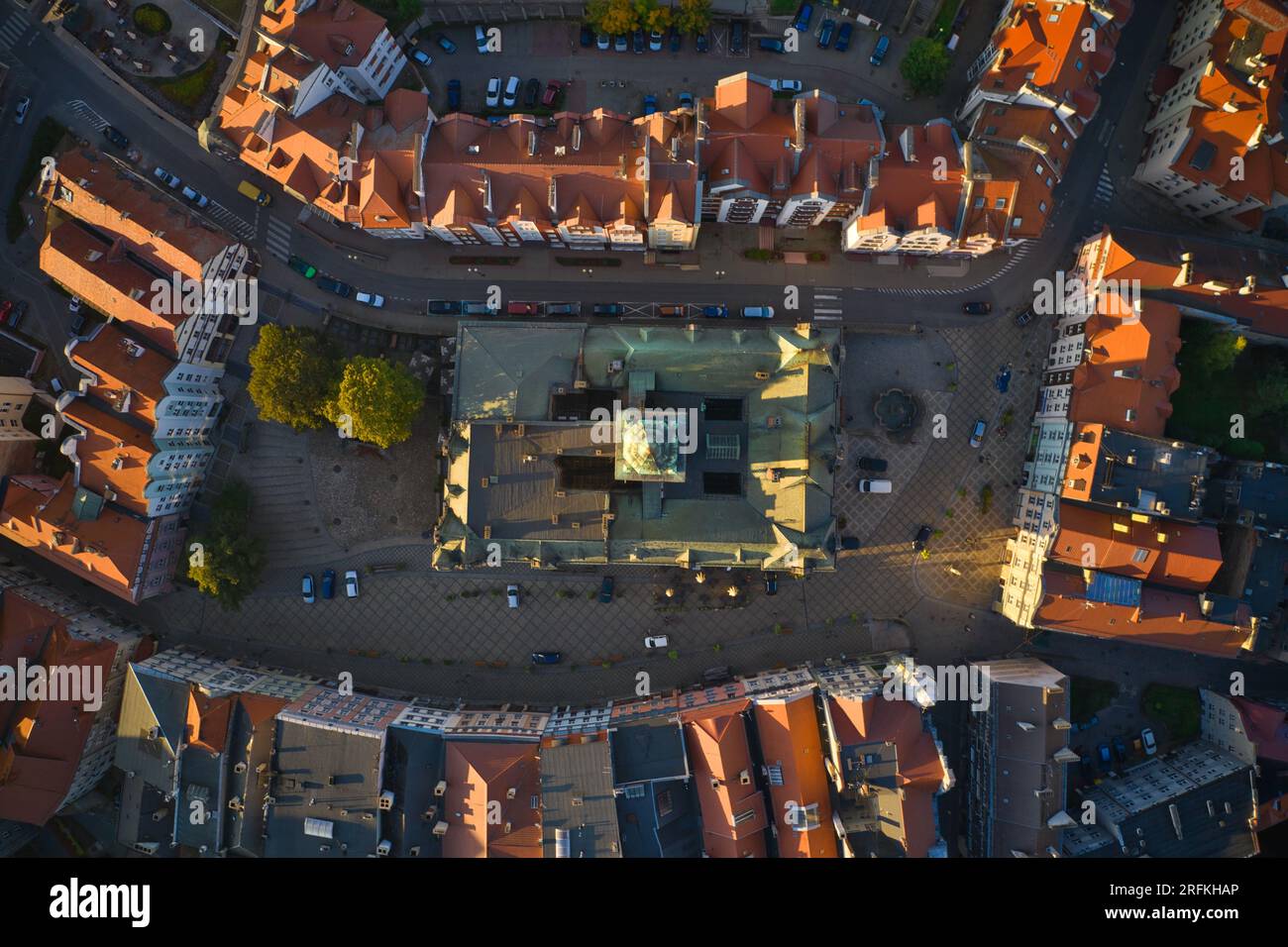 Klodzko, Pologne : vue aérienne de la ville historique de Klodzko dans le sud-ouest de la Pologne, dans la région de Basse-Silésie Banque D'Images