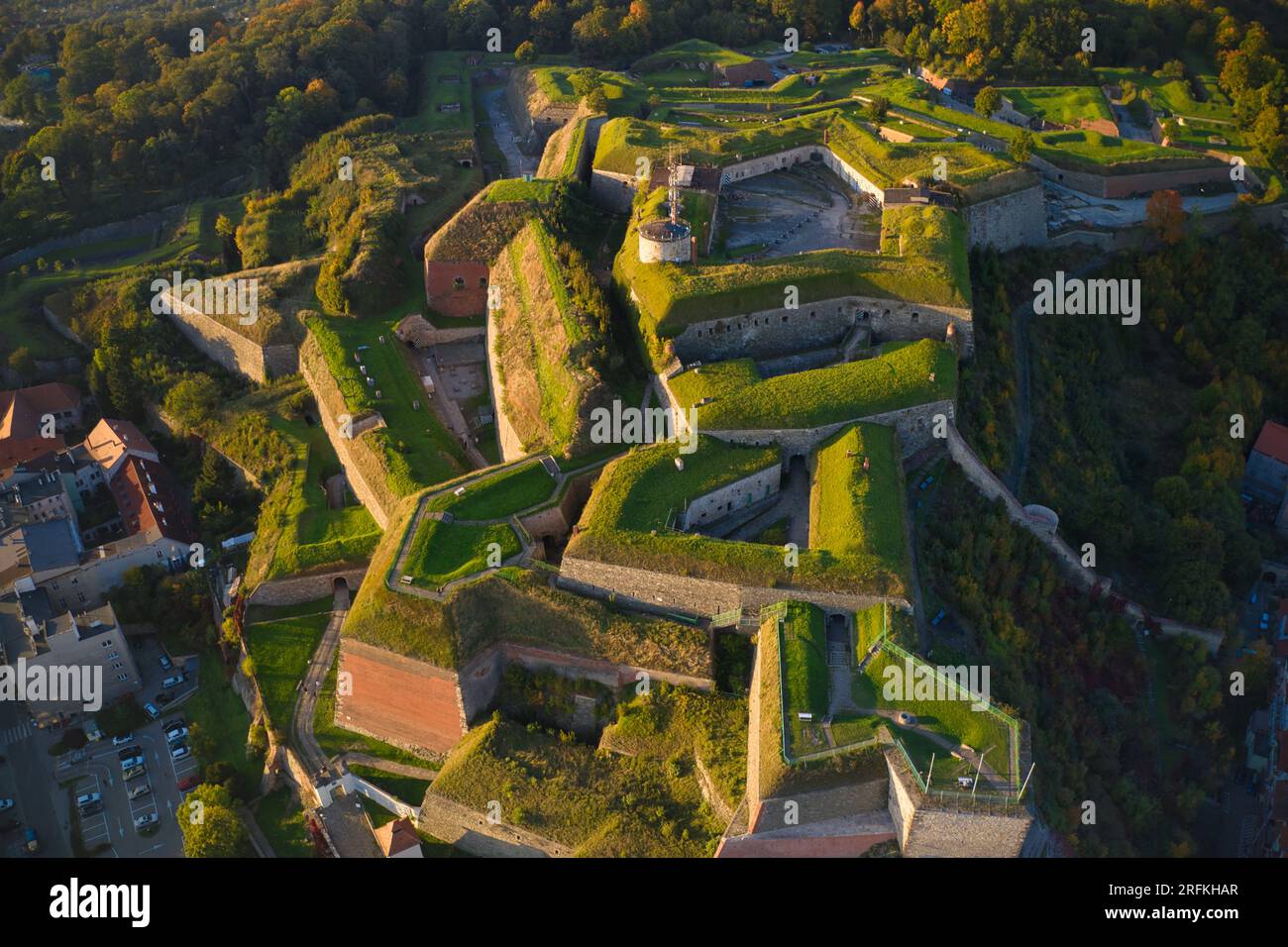 Klodzko, Pologne : vue aérienne de la forteresse de Klodzko (en allemand : Festung Glatz) complexe fortifié unique dans la voïvodie de Basse-Silésie en Pologne Banque D'Images Klodzko, Pologne : vue aérienne de la forteresse de Klodzko (en allemand : Festung Glatz) complexe fortifié unique dans la voïvodie de Basse-Silésie en Pologne Banque D'Images