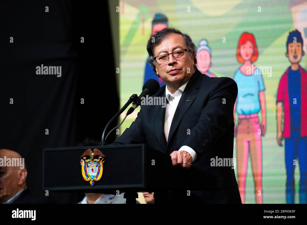 Président colombien Gustavo Petro lors d'une cérémonie pour commencer un cessez-le-feu de six mois dans le cadre d'un processus pour entamer une paix permanente entre l'ELN an Banque D'Images