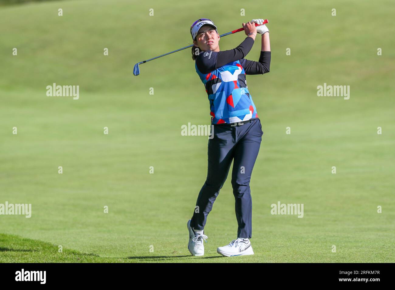 Irvine, Royaume-Uni. 04 août 2023. La deuxième journée du Trust Golf Women's Scottish Open Tournament au Dundonald Links Golf course, près d'Irvine, Ayrshire, Écosse, Royaume-Uni a vu les 145 compétiteurs jouer dans des conditions ensoleillées avec une brise modérée. Atthaya Thitikul jouant sur le 17e fairway. Crédit : Findlay/Alamy Live News Banque D'Images