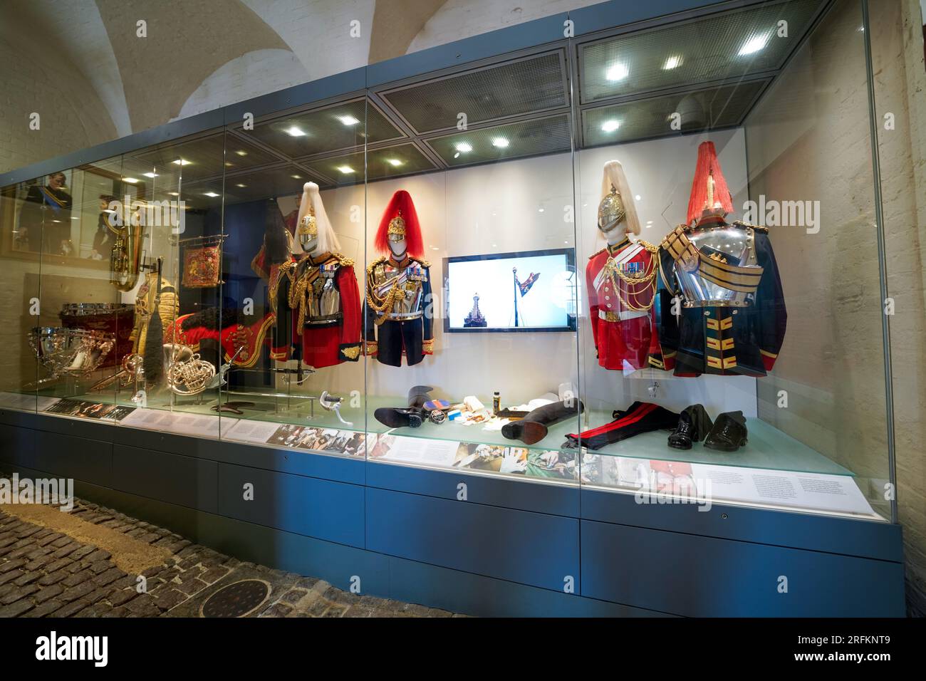 Londres, Angleterre, Royaume-Uni, Royaume-Uni - 22 juin 2022. Exposition intérieure du musée de la cavalerie des ménages d'uniformes militaires, d'armes et de l'histoire de la Garde royale. Banque D'Images