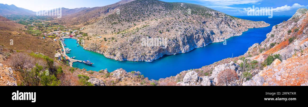 Vathy et le golfe de Rina dans l'île de Kalymnos en Grèce Banque D'Images