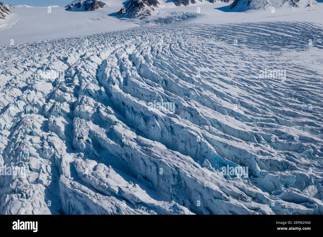 Drone shot du glacier dans le Svalbard Photo Stock - Alamy