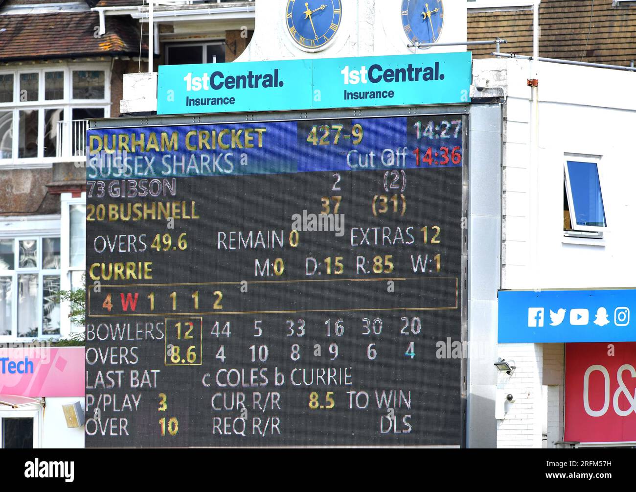 Hove UK 4th août 2023 - Durham affiche un grand score de 427 points pour 9 contre Sussex Sharks lors du match de cricket Metro Bank One Day Cup au 1st Central County Ground à Hove : Credit Simon Dack /TPI/ Alamy Live News Banque D'Images