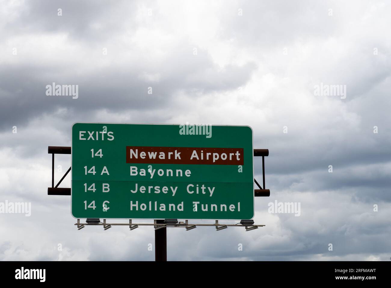 Prenez la sortie 14 sur la New Jersey Turnpike I95 pour l'aéroport de Newark et 14a Bayonne, 14B Jersey City et 14C Holland tunnel Banque D'Images
