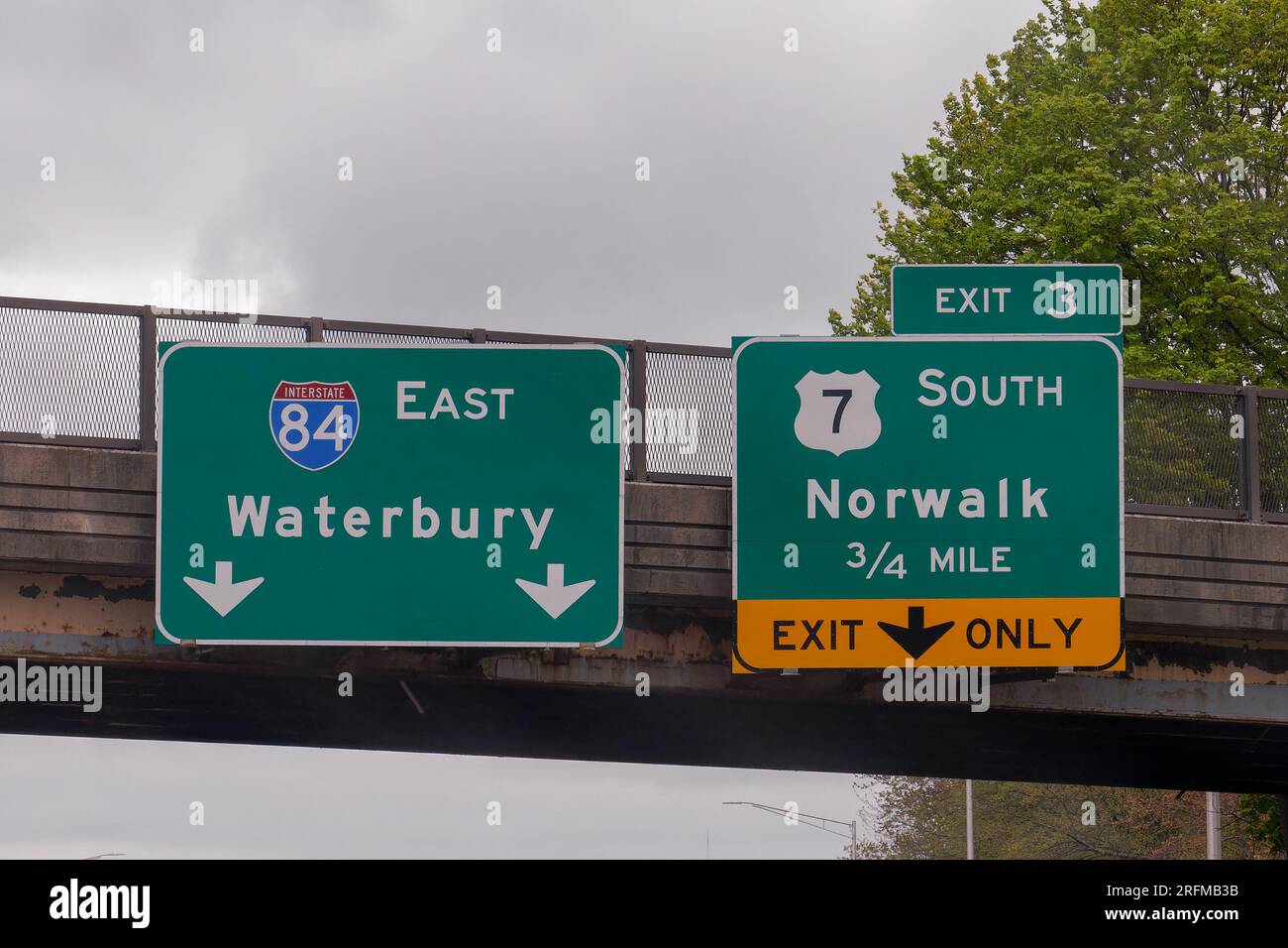 Prenez la sortie 3 pour l'US7 South vers Norwalk, Connecticut sur l'Interstate *$ Yankee Expressway East vers Waterbury, Connecticut Banque D'Images
