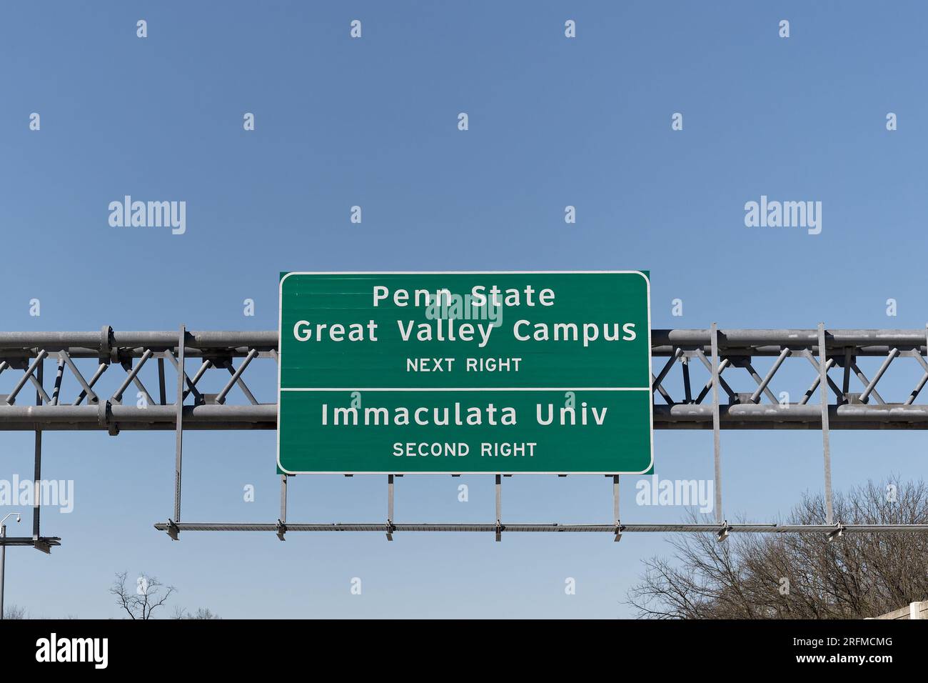 Panneau de sortie à Berwyn, Pennsylvanie sur l'US202 South pour Penn State Great Valley Campus et Immaculata University Banque D'Images