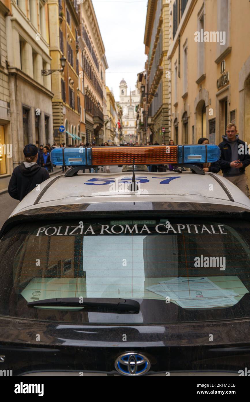 Italie, Rome, Latium, via Tomacelli, voiture de police, Banque D'Images