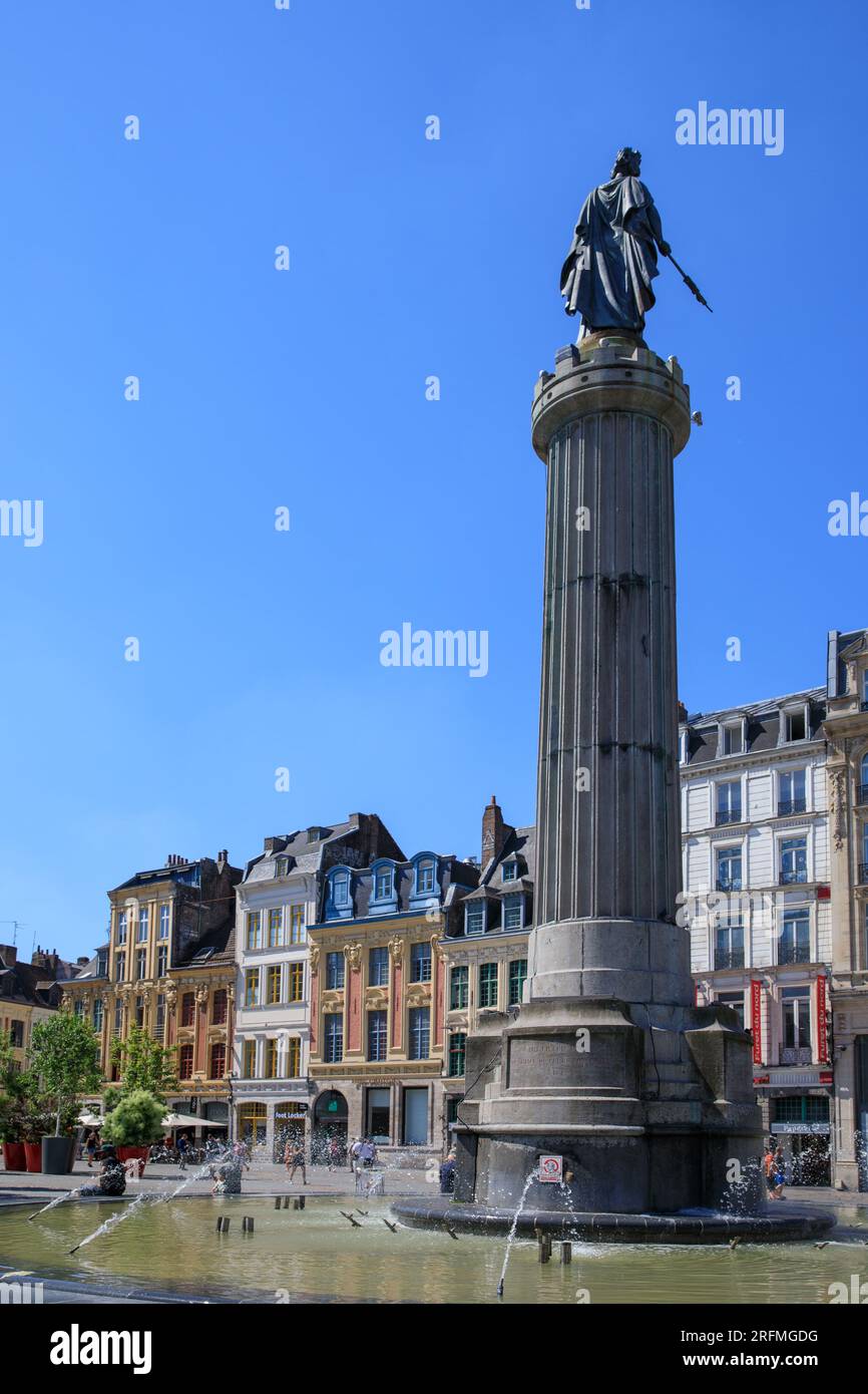 France, région hauts-de-France, département du Nord, Lille, Vieux Lille, la Grand place (place du général-de-Gaulle), colonne de la Déesse, érigée en 1842, symbole de la résistance de la ville Banque D'Images