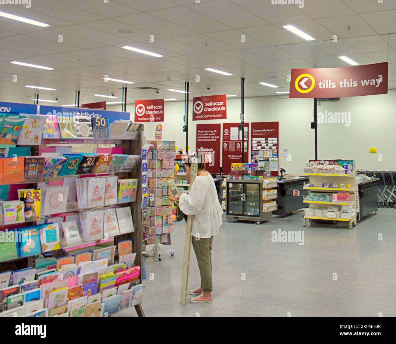 Glasgow, Écosse, Royaume-Uni. 4 août, 2023.Wilko au bord de l'effondrement a vu un magasin clydebank vide avec une seule caisse ouverte et deux employés aujourd'hui sans avis affichés à l'extérieur du magasin.. Crédit Gerard Ferry/Alamy Live News Banque D'Images