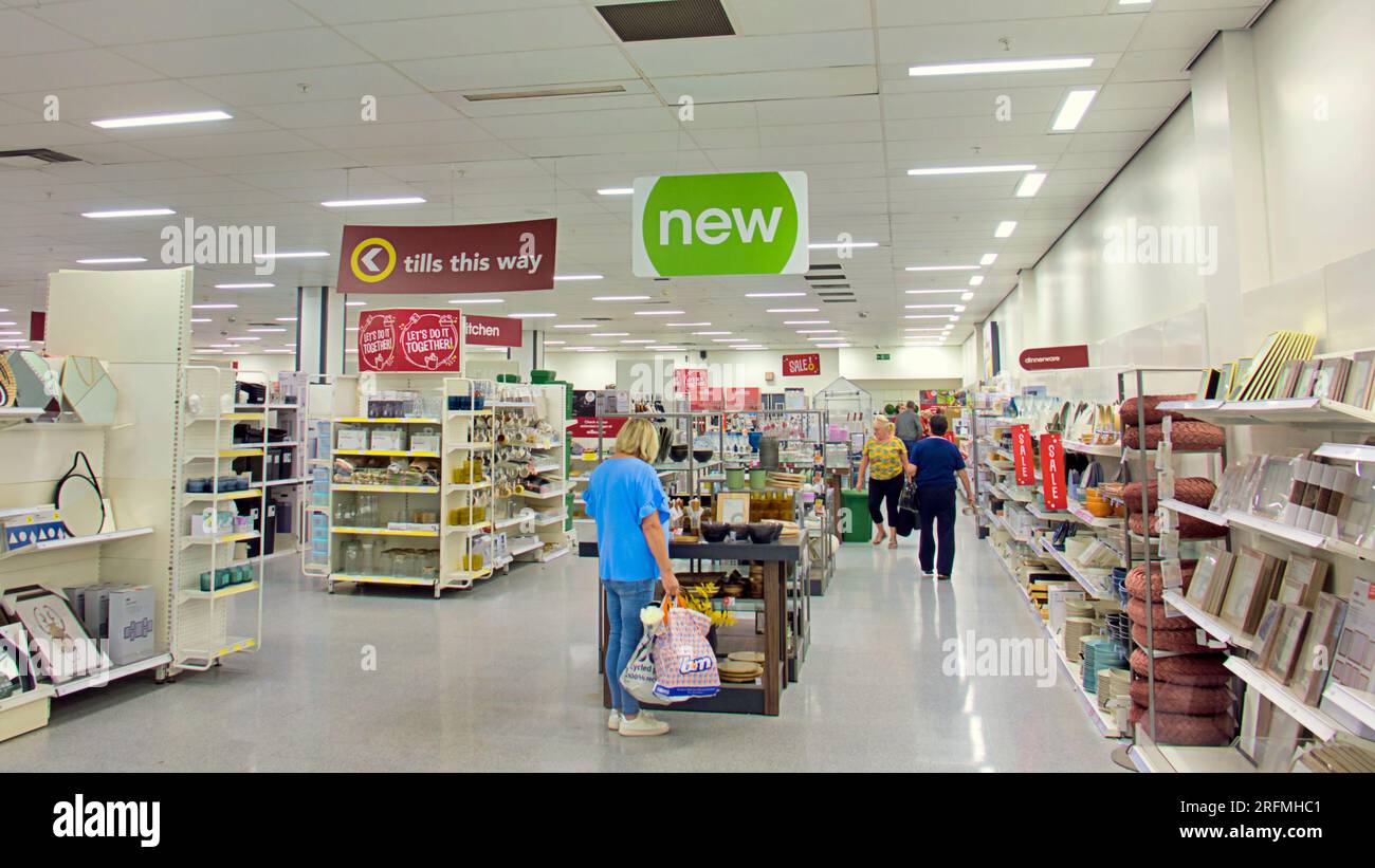 Glasgow, Écosse, Royaume-Uni. 4 août, 2023.Wilko au bord de l'effondrement a vu un magasin clydebank vide avec une seule caisse ouverte et deux employés aujourd'hui sans avis affichés à l'extérieur du magasin.. Crédit Gerard Ferry/Alamy Live News Banque D'Images