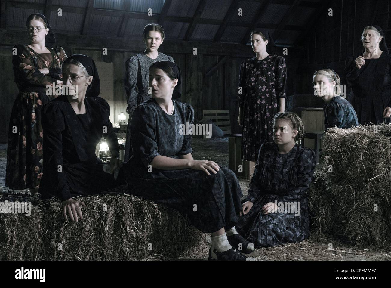 Women Talking année : 2022 USA réalisatrice : Sarah Polley Michelle McLeod, Sheila McCarthy, Liv McNeil, Jessie Buckley, Claire Foy, Kate Hallett, Rooney Mara, Judith Ivey Banque D'Images