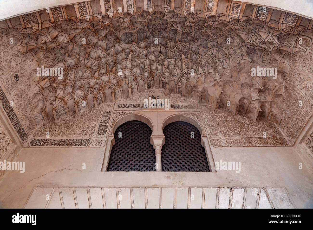 Le Corral del Carbon, à l'origine al-Funduq al-Jadida, est un bâtiment historique datant de 14th ans dans la ville espagnole de Grenade. Banque D'Images