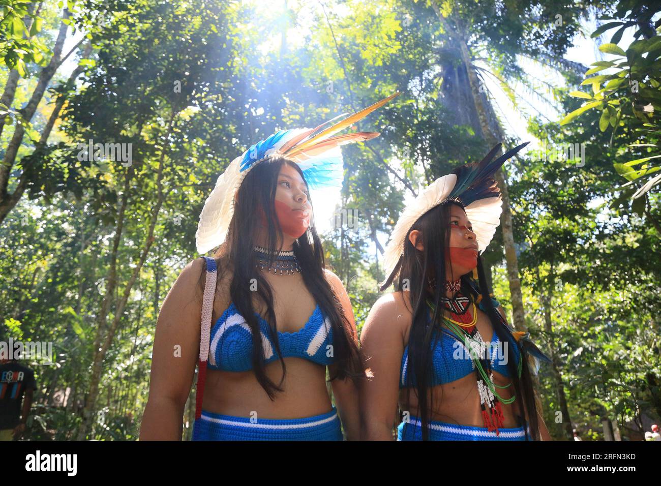 porto seguro, bahia, brésil - 1 août 2023 : les Indiens Etina Pataxo vus pendant le festival Aragwaka dans le village de Jaqueira dans la ville de Porto Segu Banque D'Images