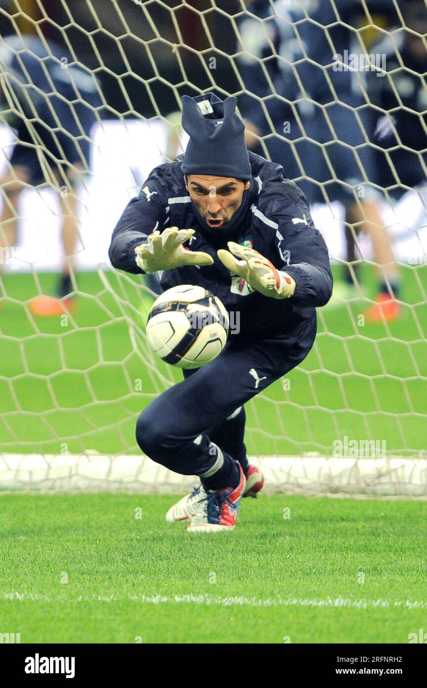 Milan Italie 2012-10-12 : Gianluigi Buffon lors de l'entraînement de l'équipe nationale italienne de football, au stade San Siro pour les qualifications de la coupe du monde 2014 Banque D'Images